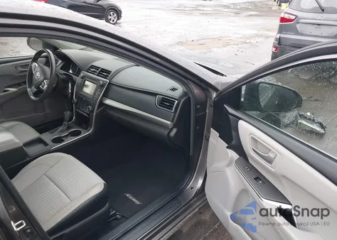 2015 Toyota Camry Le/Xle/Se/Xse z USA, uszkodzony, nr VIN 4T1BF1FK5FU027844